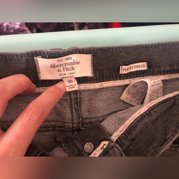 Abercrombie & Fitch high rise shorts - Picture 2 of 4